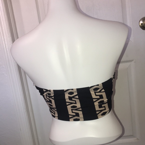 Kimcine Curve Crop Top - Picture 3 of 7